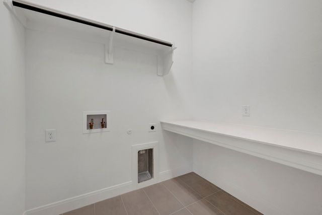 2083 Pine Grove Lane, Arlington, TX 76005