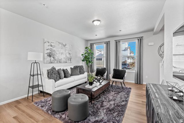 355 E HALLS CREEK RD, Saratoga Springs, UT 84045