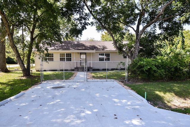 1030 Perkins Drive, Bacliff, TX 77518