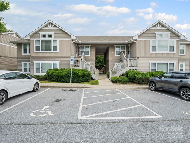 131 Morningside Lane, Hendersonville, NC 28792