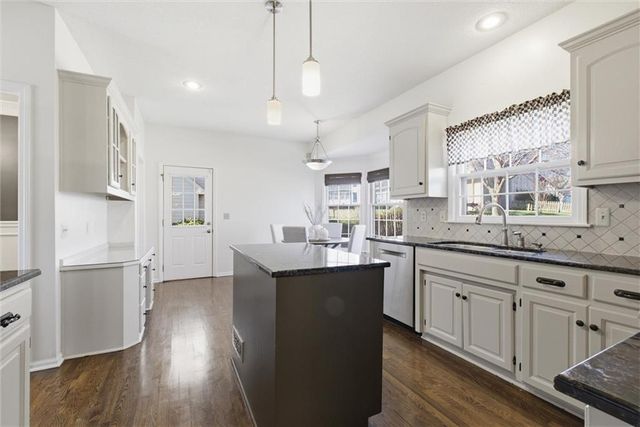 13810 Pembroke Lane, Leawood, KS 66224