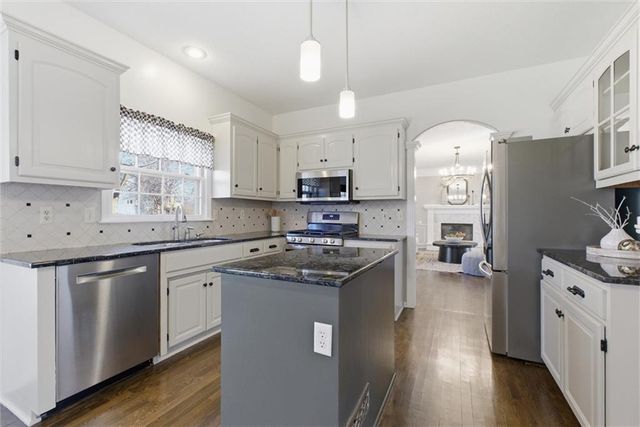 13810 Pembroke Lane, Leawood, KS 66224