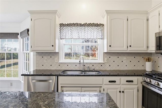 13810 Pembroke Lane, Leawood, KS 66224