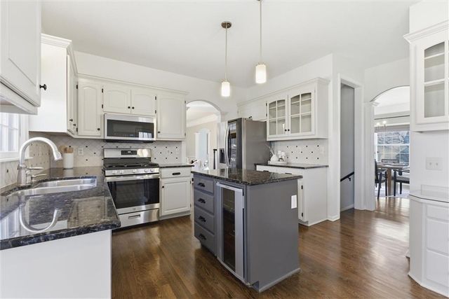 13810 Pembroke Lane, Leawood, KS 66224