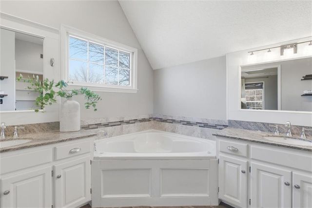 13810 Pembroke Lane, Leawood, KS 66224