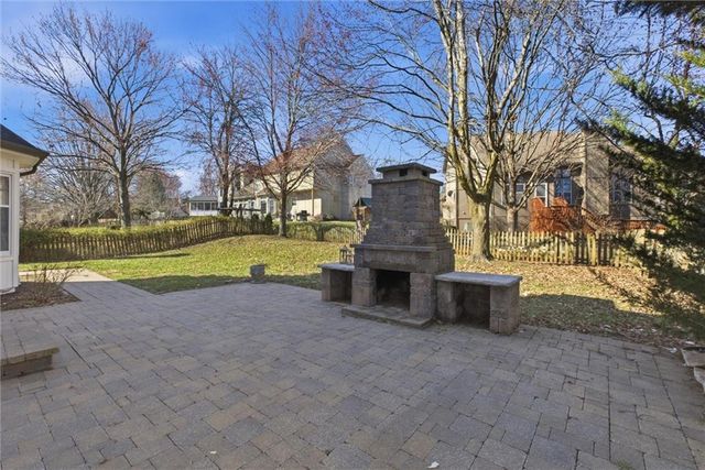 13810 Pembroke Lane, Leawood, KS 66224