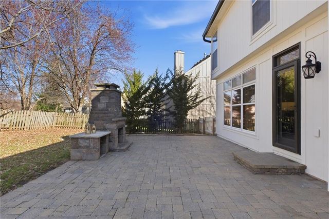 13810 Pembroke Lane, Leawood, KS 66224