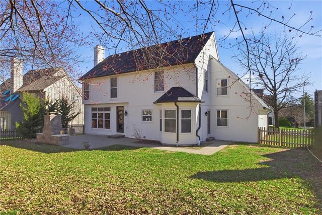 13810 Pembroke Lane, Leawood, KS 66224