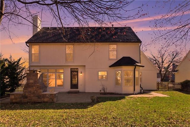 13810 Pembroke Lane, Leawood, KS 66224