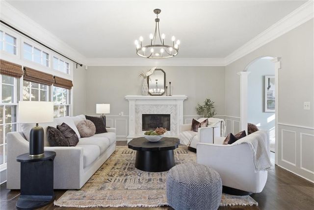 13810 Pembroke Lane, Leawood, KS 66224