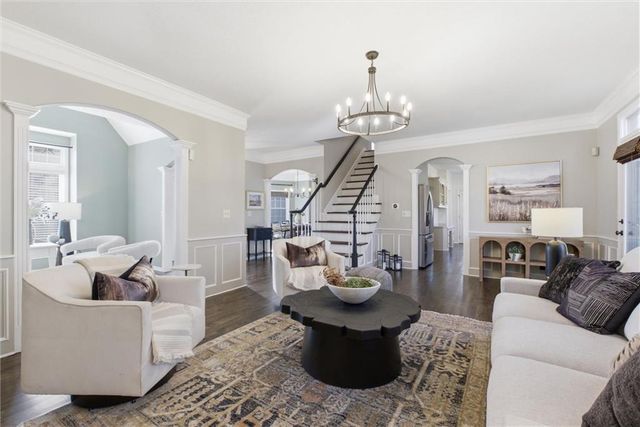 13810 Pembroke Lane, Leawood, KS 66224