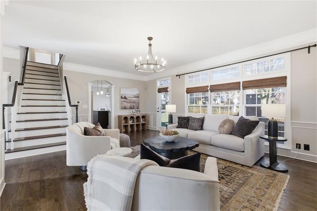 13810 Pembroke Lane, Leawood, KS 66224