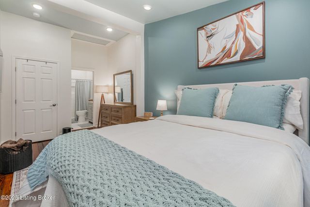 1122 E Burnett Ave, Louisville, KY 40217