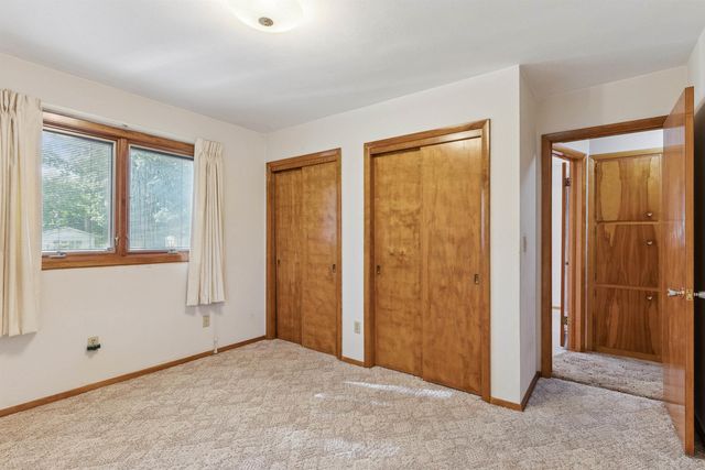 306 Southcrest Drive, Waterloo, IA 50702