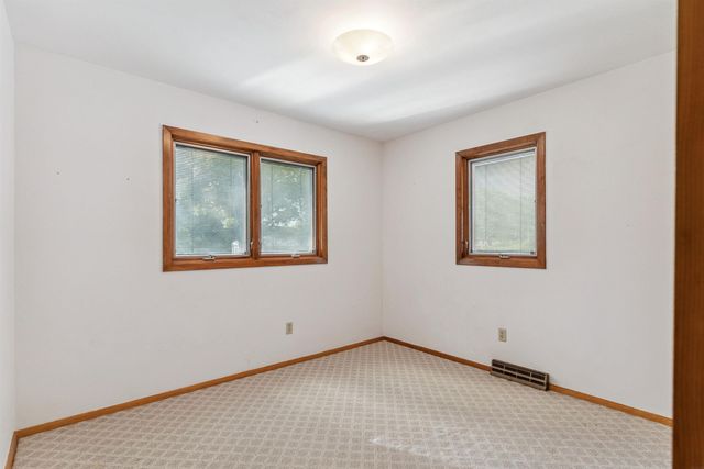 306 Southcrest Drive, Waterloo, IA 50702