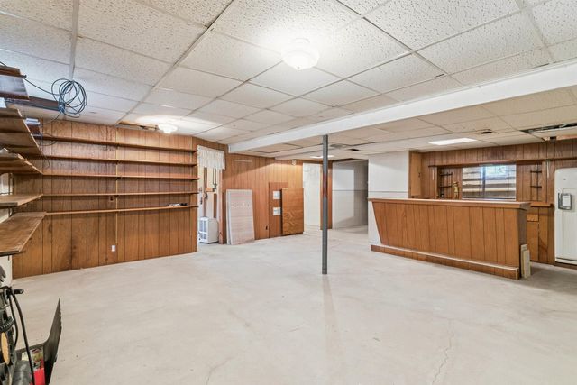 306 Southcrest Drive, Waterloo, IA 50702