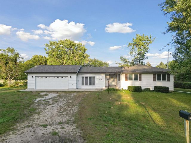 306 Southcrest Drive, Waterloo, IA 50702