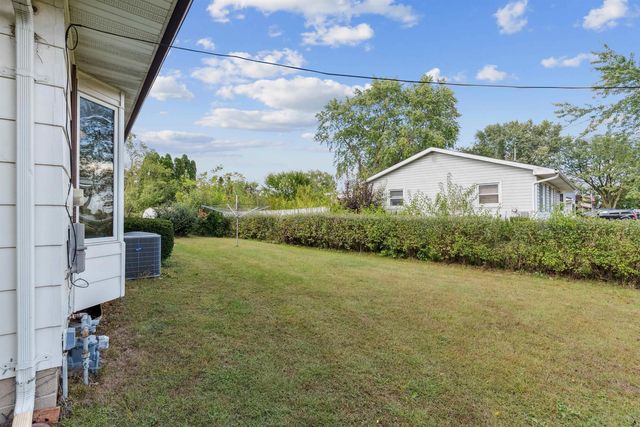 306 Southcrest Drive, Waterloo, IA 50702