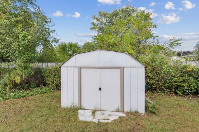 306 Southcrest Drive, Waterloo, IA 50702