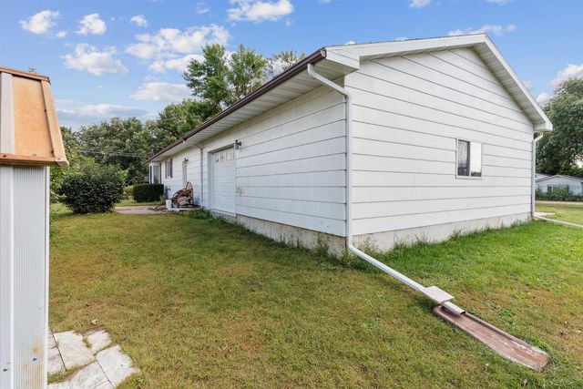 306 Southcrest Drive, Waterloo, IA 50702