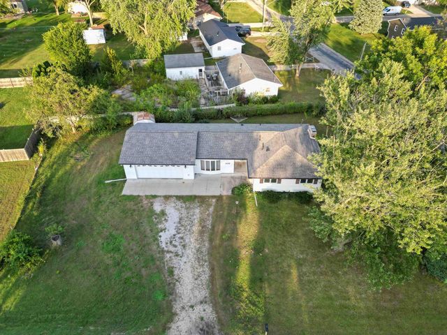 306 Southcrest Drive, Waterloo, IA 50702