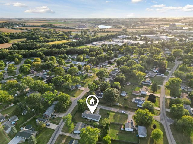 306 Southcrest Drive, Waterloo, IA 50702