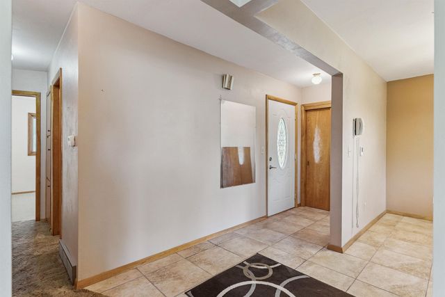 306 Southcrest Drive, Waterloo, IA 50702