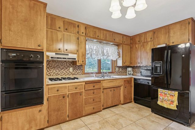 306 Southcrest Drive, Waterloo, IA 50702