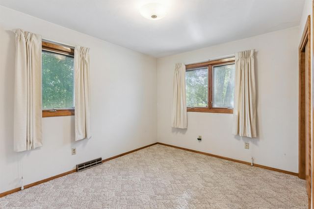 306 Southcrest Drive, Waterloo, IA 50702