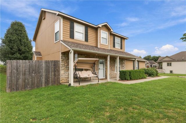 1526 Maple Street, Eudora, KS 66025