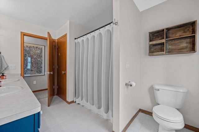 1202 W Oakwood ROAD, Oak Creek, WI 53154