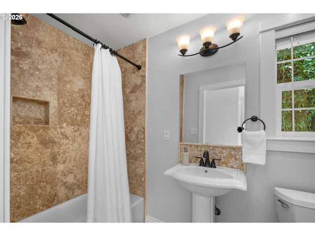 7304 Sw 28TH Ave, Portland, OR 97219