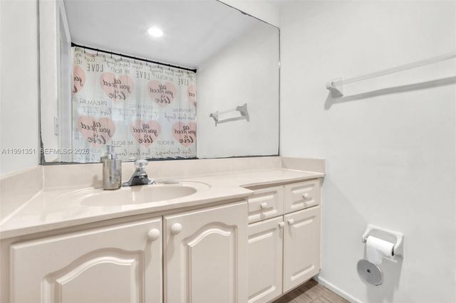 7439 W 22nd Ave 103, Hialeah, FL 33016