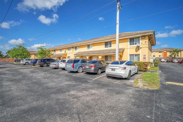 7439 W 22nd Ave 103, Hialeah, FL 33016