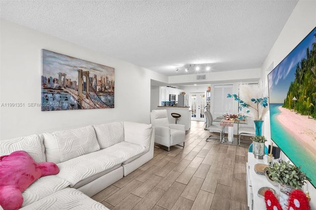 7439 W 22nd Ave 103, Hialeah, FL 33016