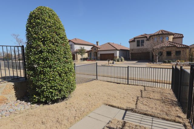 3017 Bella Lago Drive, Denton, TX 76210