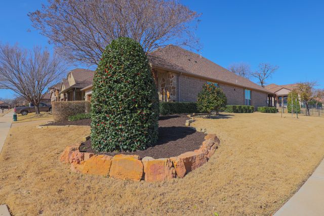 3017 Bella Lago Drive, Denton, TX 76210