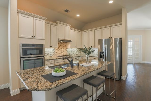 3017 Bella Lago Drive, Denton, TX 76210