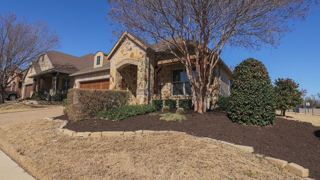 3017 Bella Lago Drive, Denton, TX 76210
