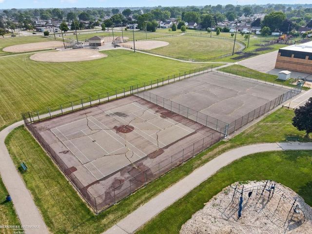 26551 Collingwood Street, Roseville, MI 48066
