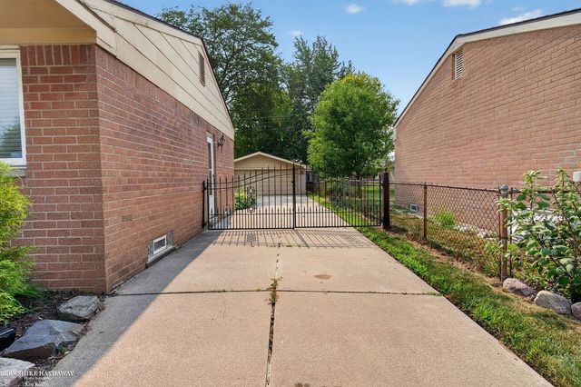 26551 Collingwood Street, Roseville, MI 48066