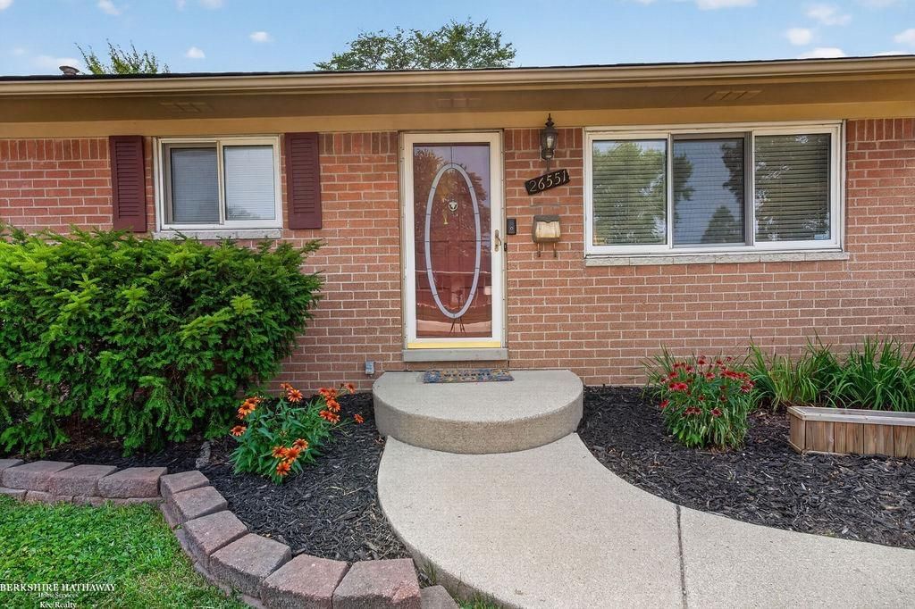 26551 Collingwood Street, Roseville, MI 48066