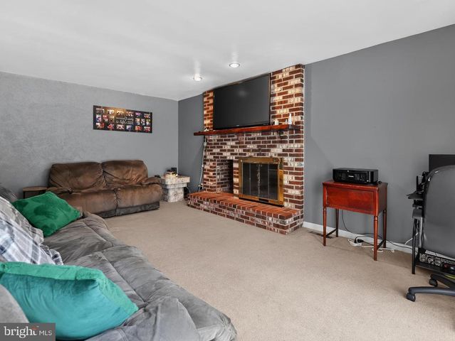 14 CRABAPPLE CT, Blackwood, NJ 08012