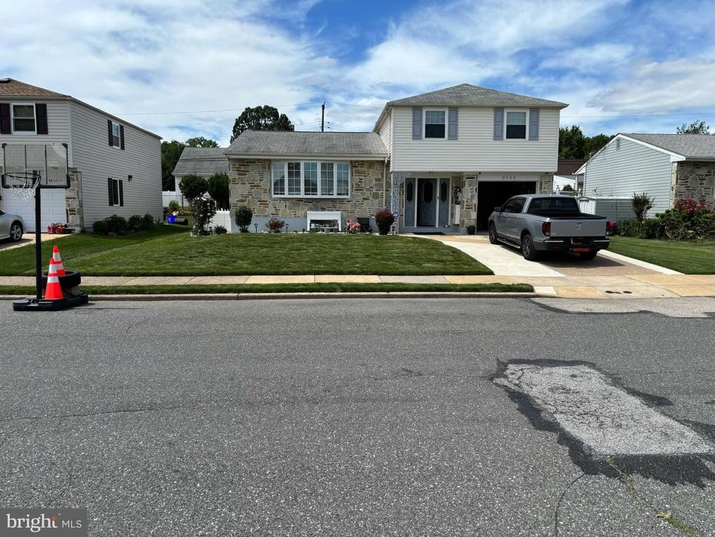 9748 SUSAN RD, Philadelphia, PA 19115