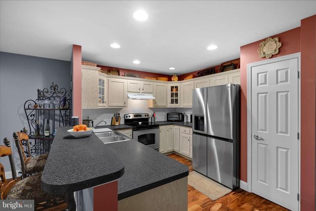 3 TOMMY LN, Enola, PA 17025