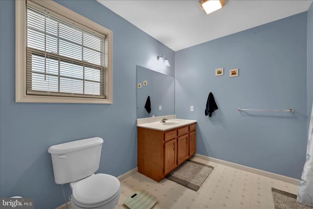 3 TOMMY LN, Enola, PA 17025