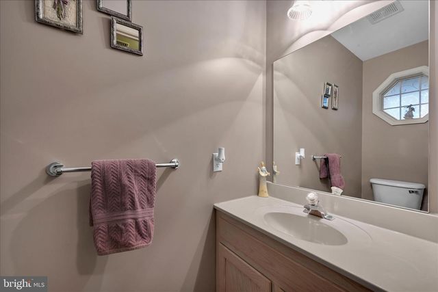 3 TOMMY LN, Enola, PA 17025