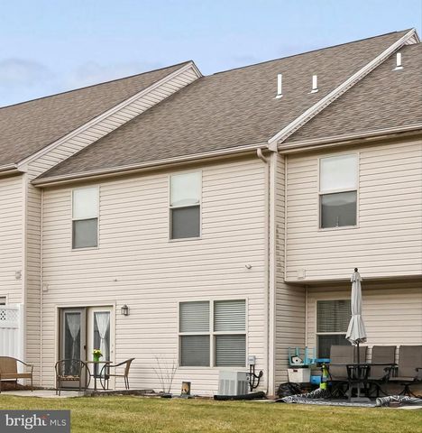 3 TOMMY LN, Enola, PA 17025