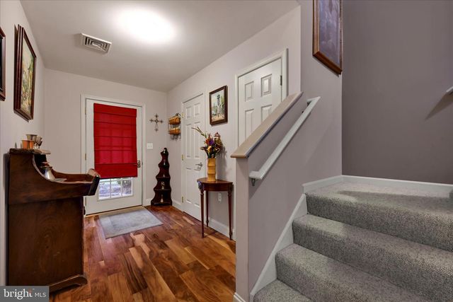 3 TOMMY LN, Enola, PA 17025