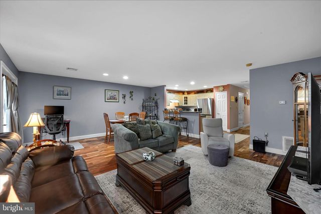 3 TOMMY LN, Enola, PA 17025